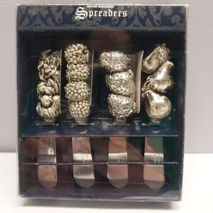 Boston Warehouse Dellarobbia Fruit Spreaders Set 4 Cheese Butter Knives Boxed
